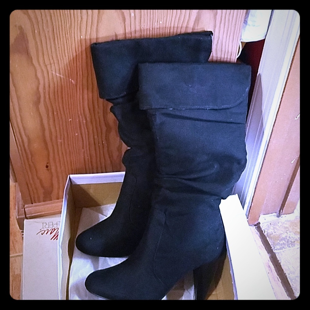 High heel, knee high boots in black faux suede